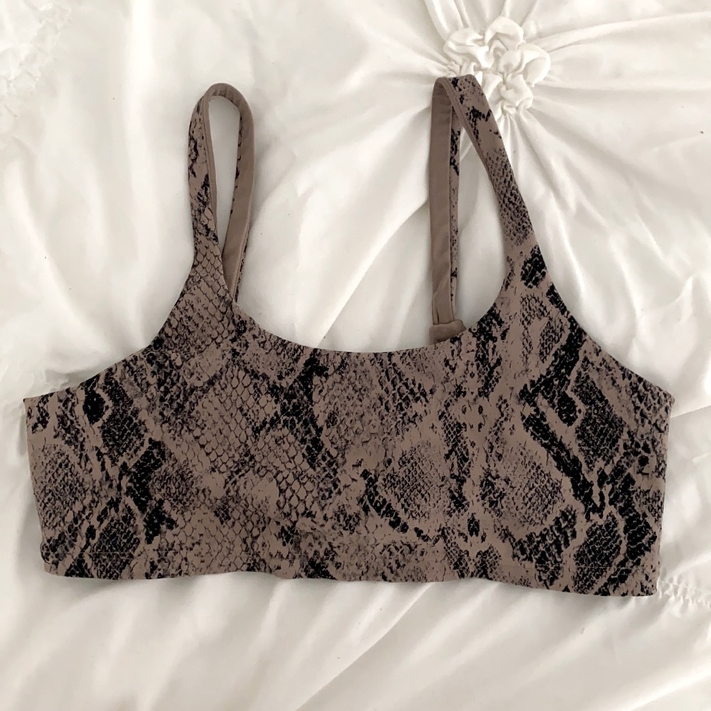 Alo sports bra